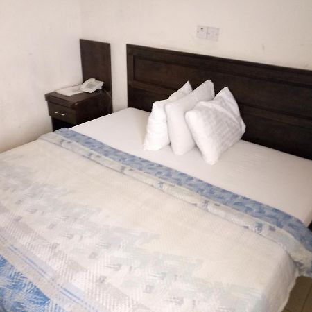 Hotel Benizia Asaba Eksteriør billede