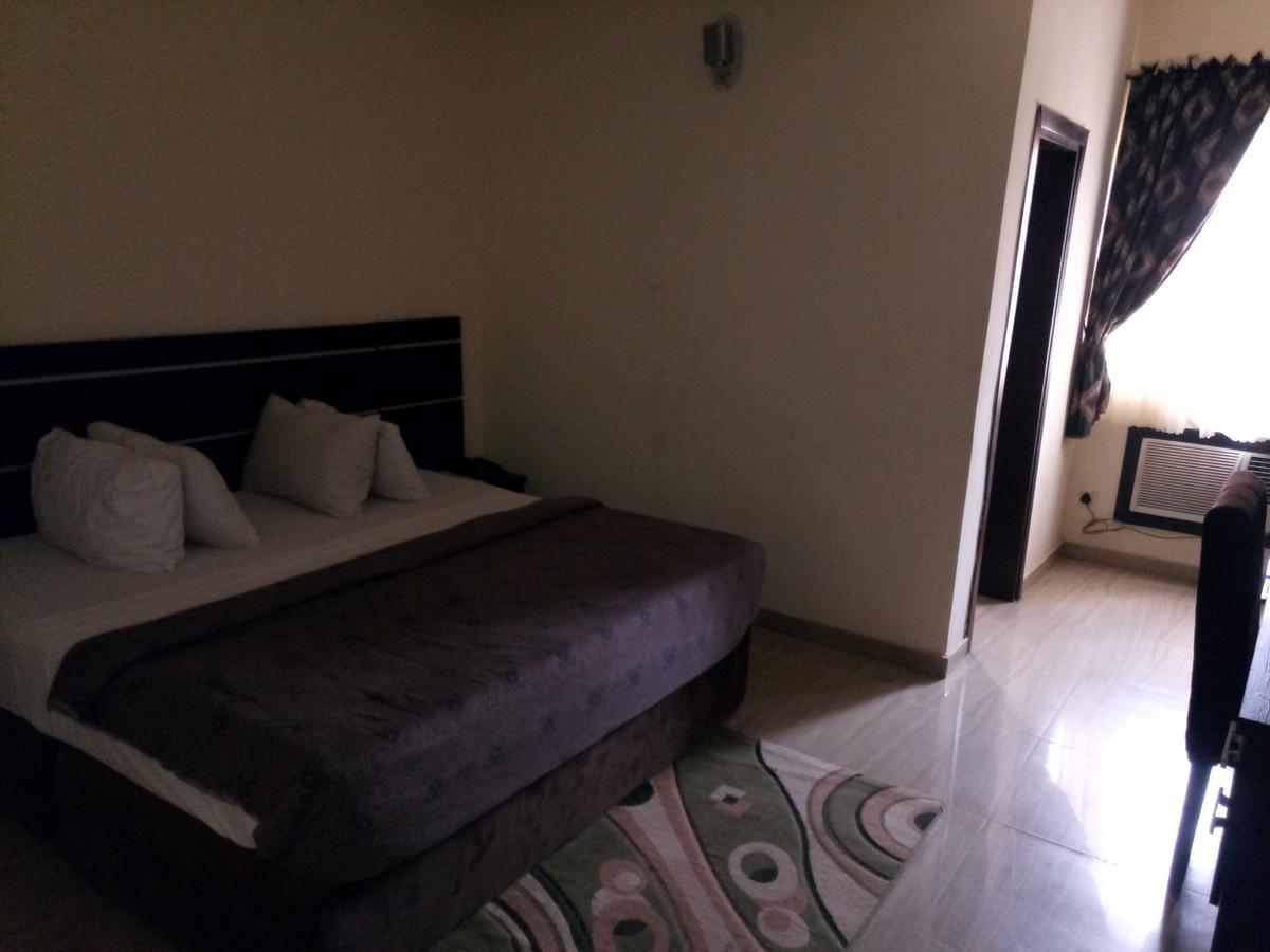 Hotel Benizia Asaba Eksteriør billede