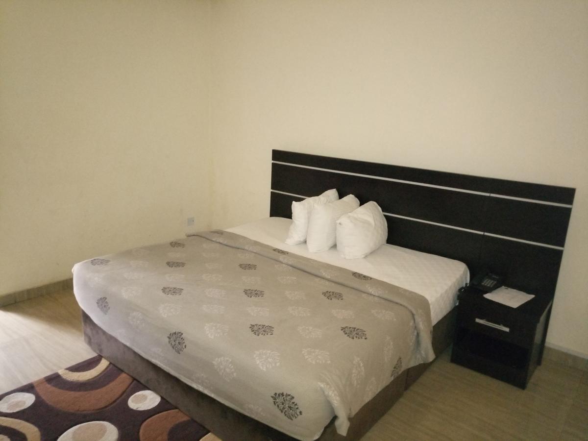 Hotel Benizia Asaba Eksteriør billede
