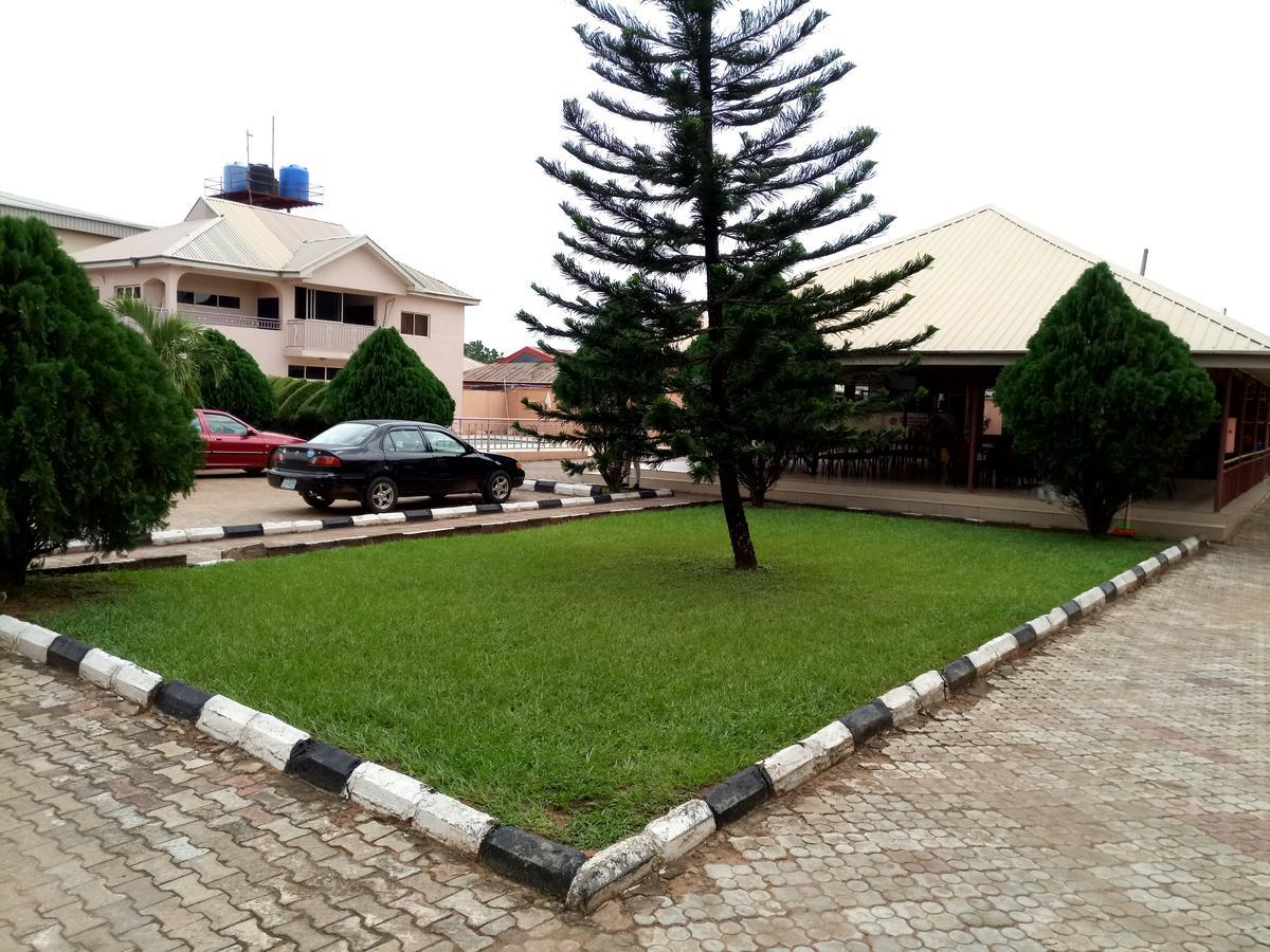 Hotel Benizia Asaba Eksteriør billede