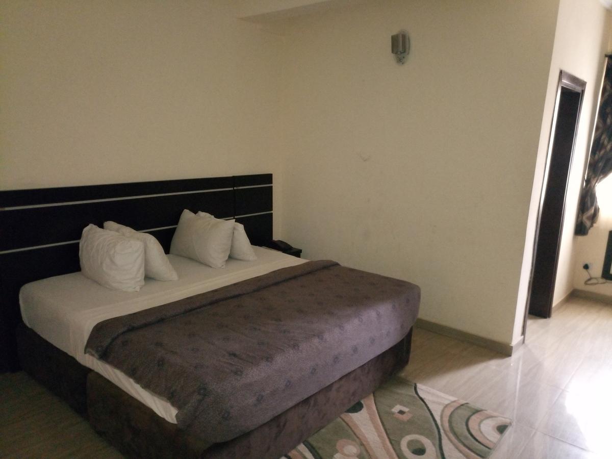 Hotel Benizia Asaba Eksteriør billede