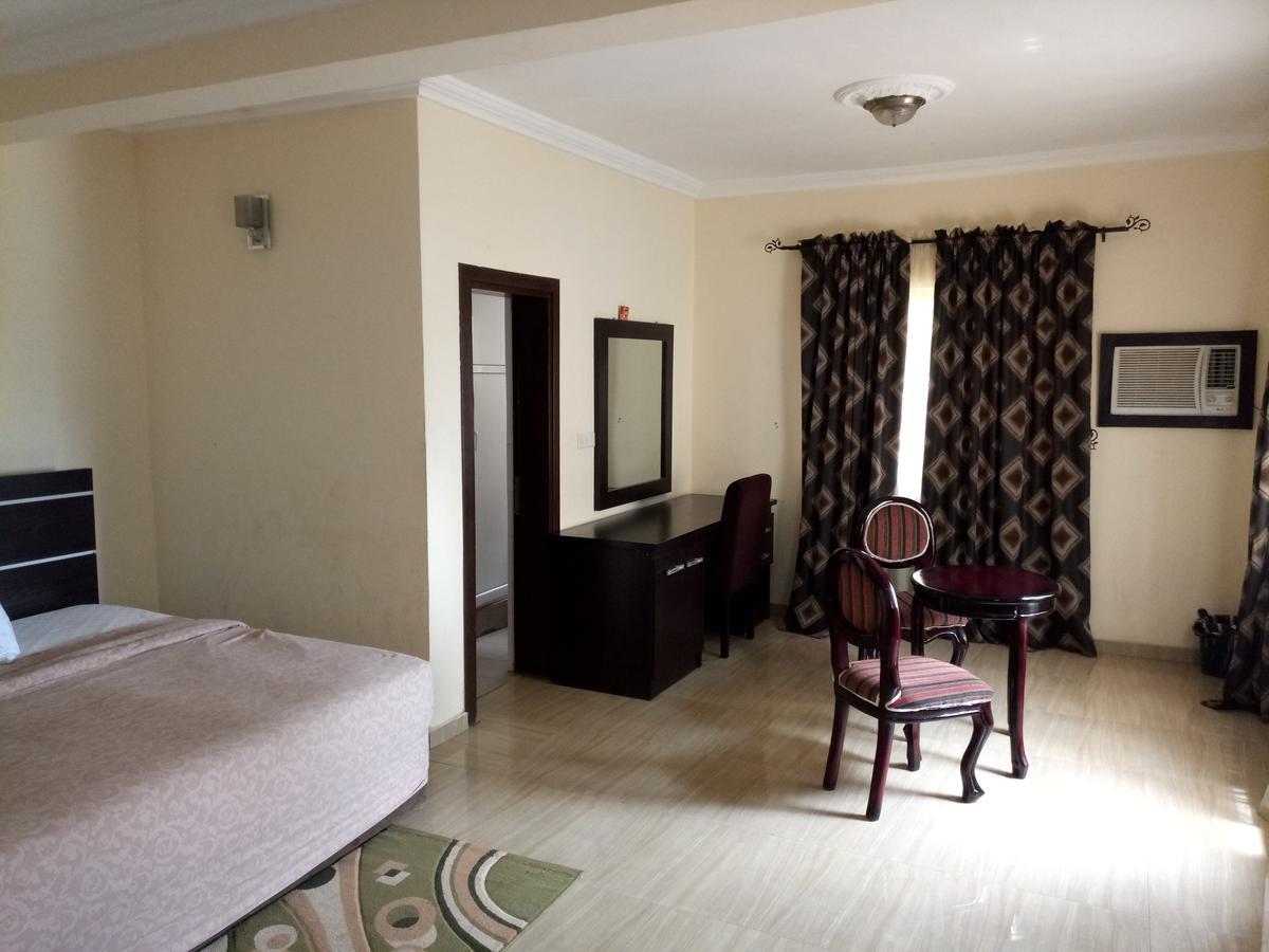 Hotel Benizia Asaba Eksteriør billede
