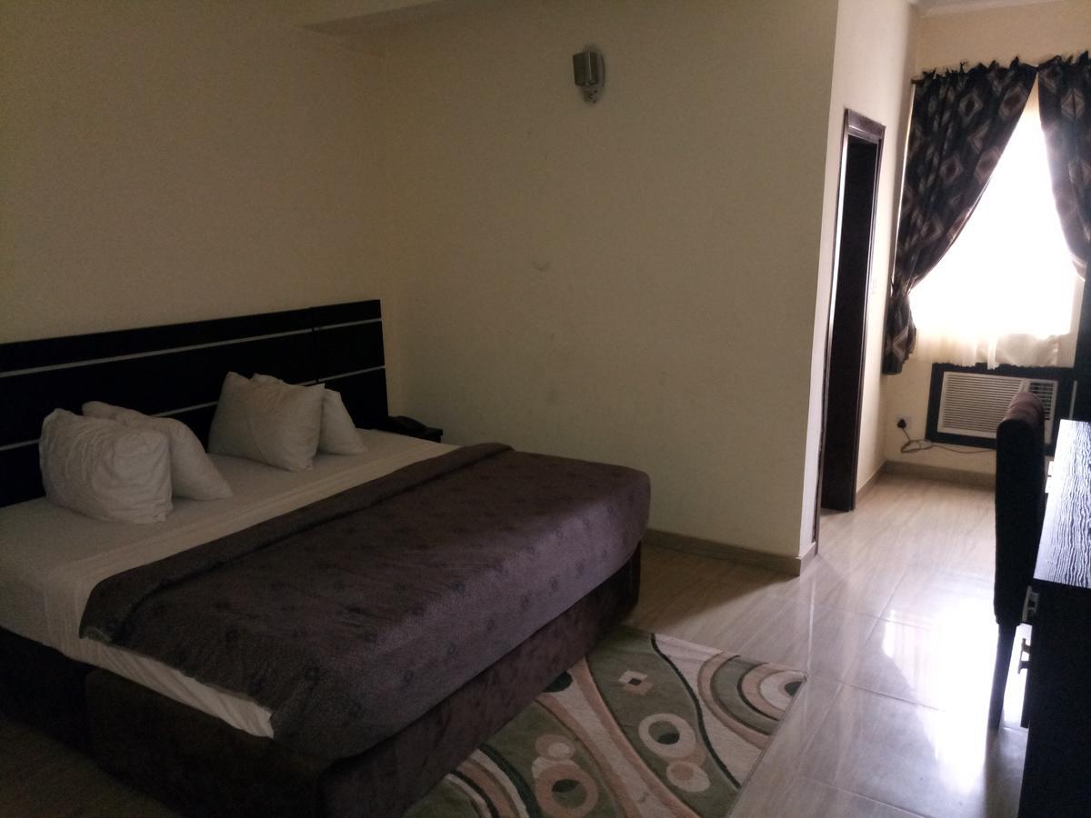 Hotel Benizia Asaba Eksteriør billede